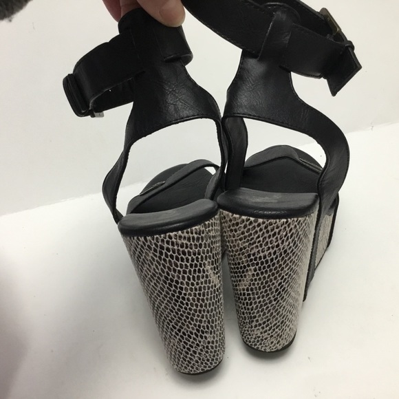 VOLCOM Platform Sandals - Picture 10 of 16